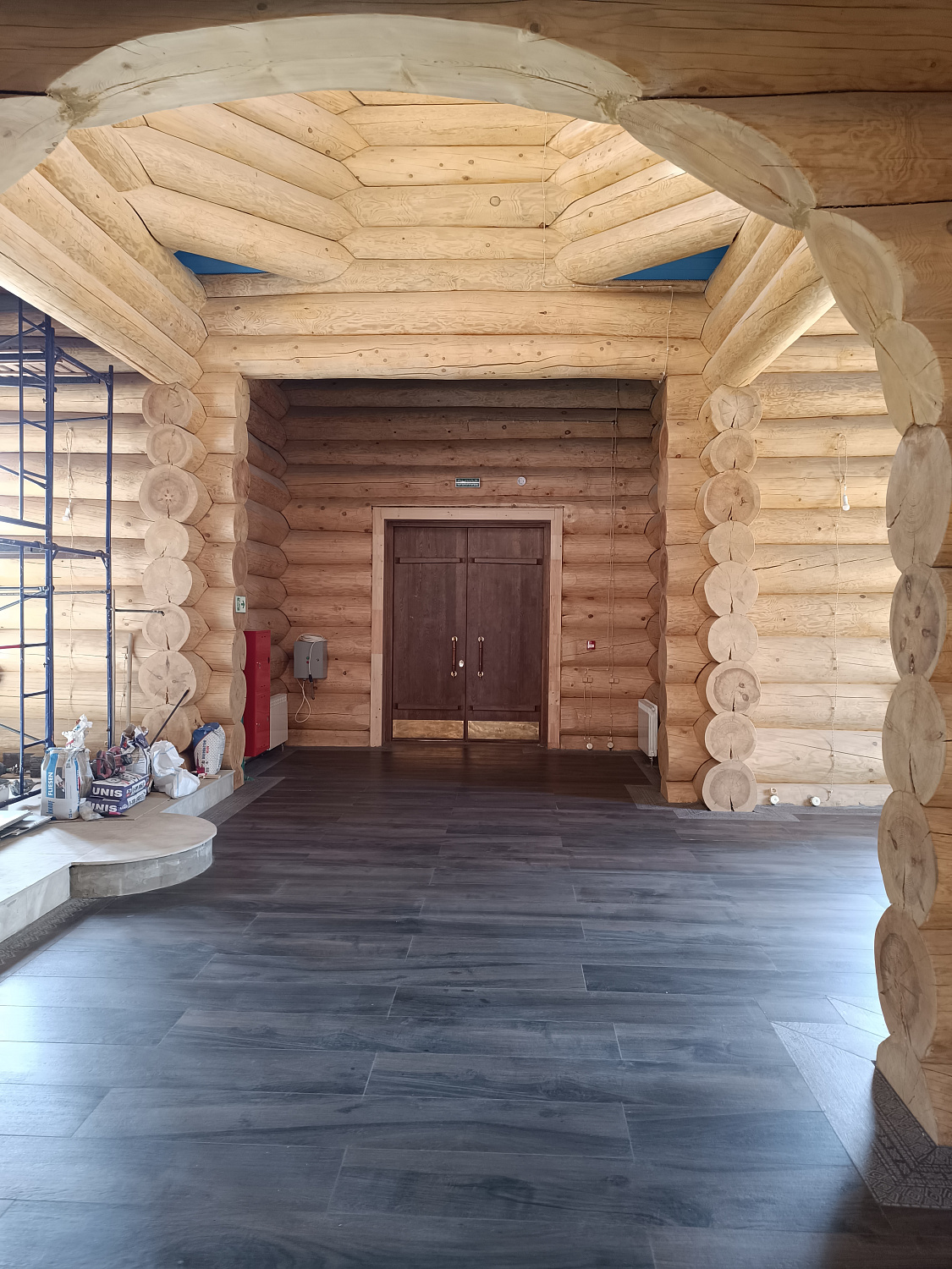 Двери из дуба с коваными накладками, Люблино