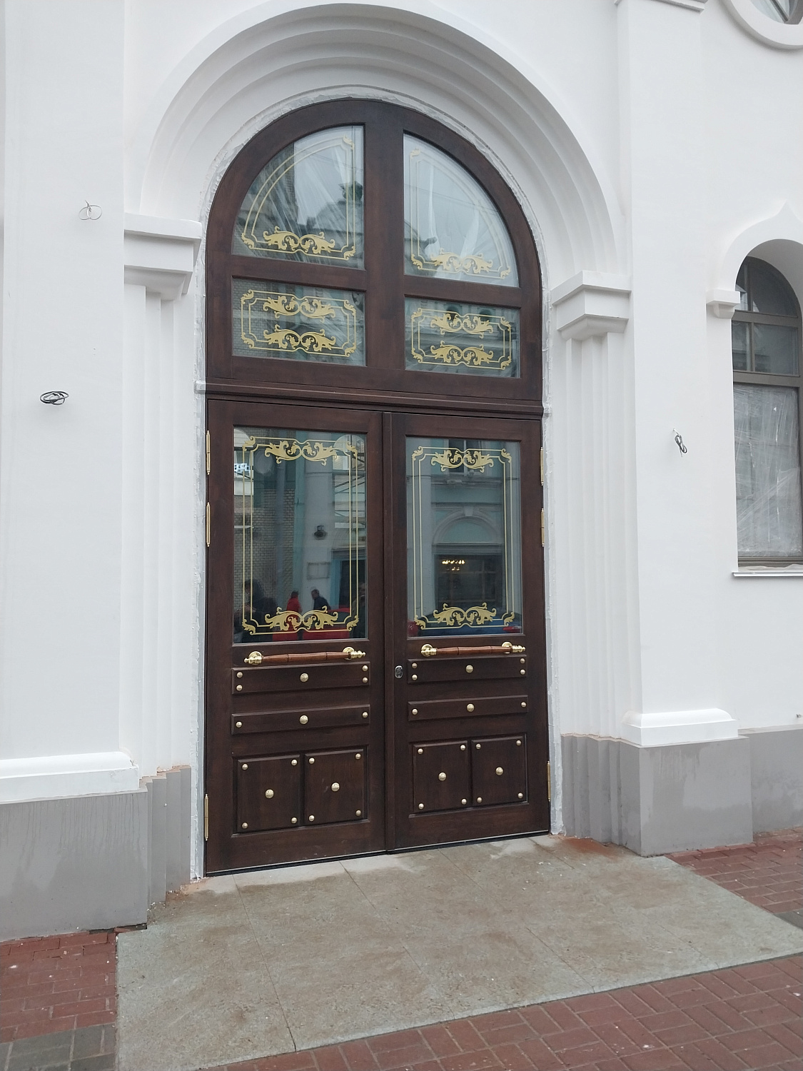 Входные двери с утеплением из массива ценных пород