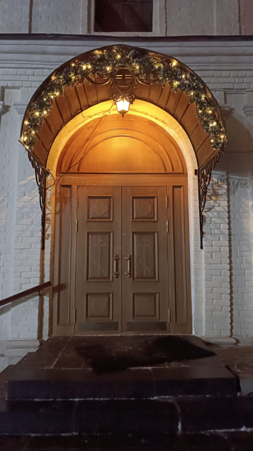 Входные двери с утеплением из массива ценных пород