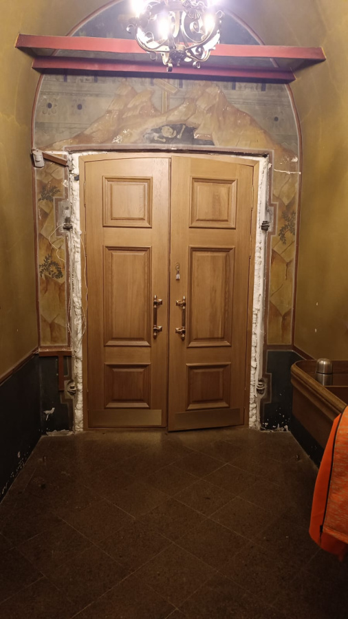 Межкомнатная дверь из массива двухстворчатая