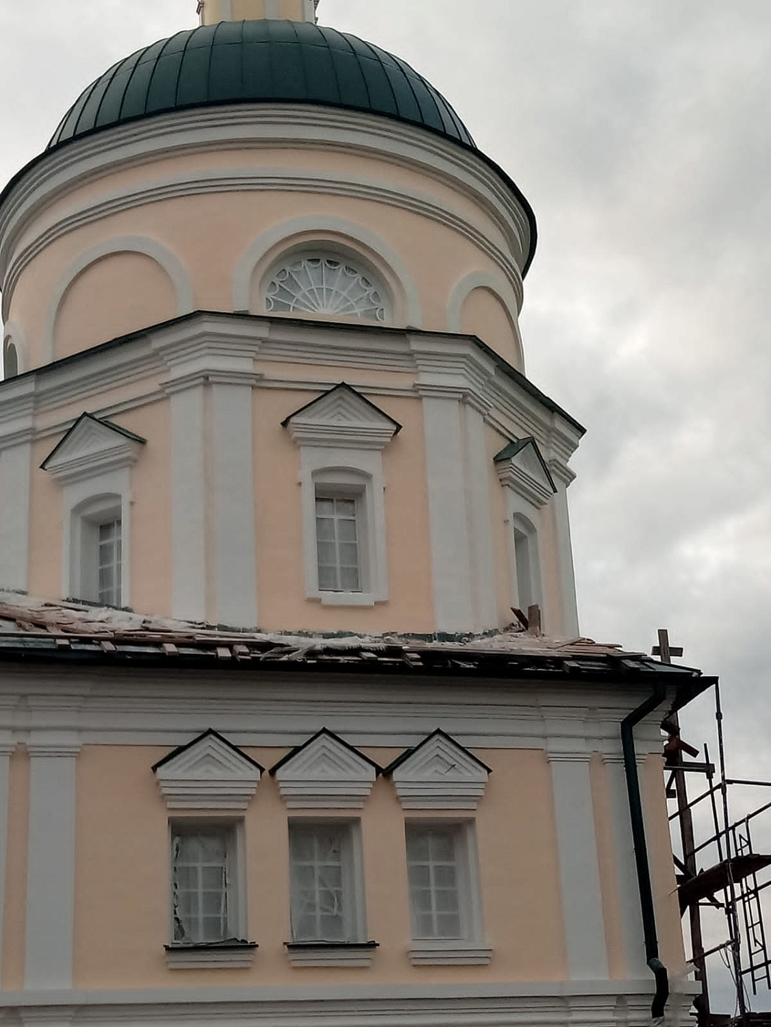 Северо-восточный корпус с центральной проездной башней